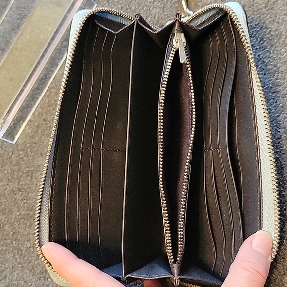 Coach signature C tan & baby blue zip wallet w/detachable wrist strap...EUC - Picture 6 of 10